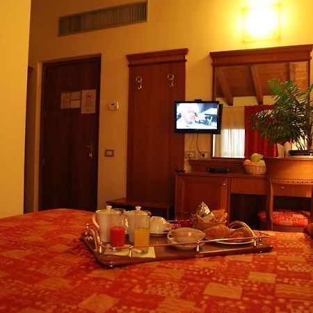 Hotel Il Borghetto Bariano ภายนอก รูปภาพ