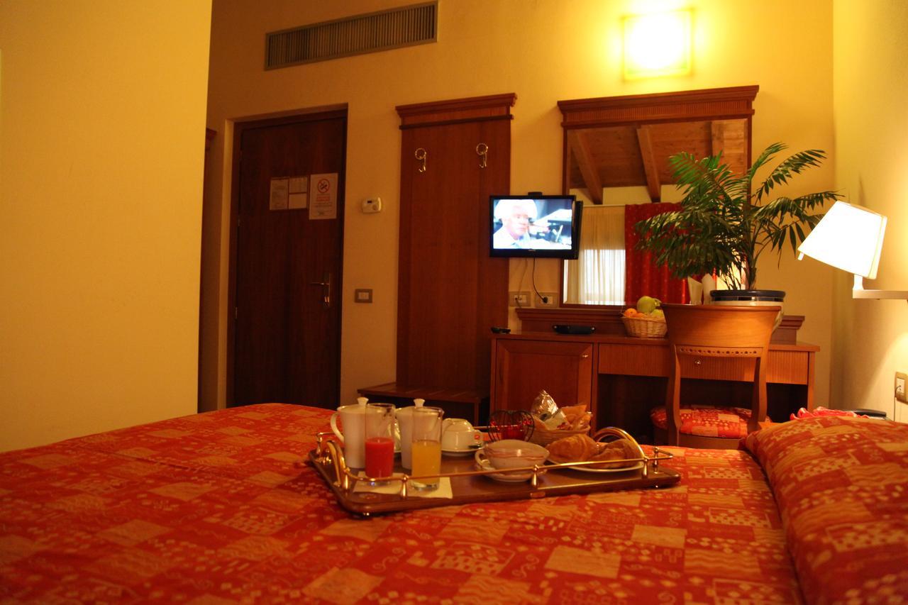 Hotel Il Borghetto Bariano ภายนอก รูปภาพ